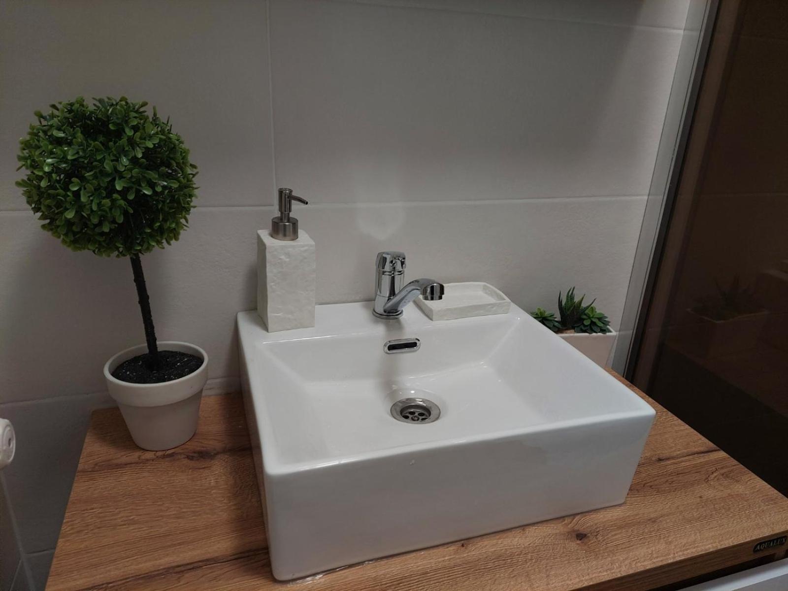 Mina Modern & Cozy Main Square Gtc Apartment
